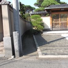 この入口(参道)見落とすと辿り着けません