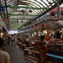 日曜日でも屋台は営業していた。