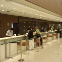 広いフロントカウンター