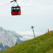 下りはロープウェーの区間を歩きました。