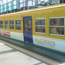 映画「RAILWAYS」広告デザインの車両も走っていました。