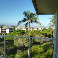 ワイコロアビーチの海岸側景色　コンドミニアムが並ぶ