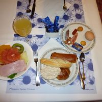 朝食。フルーツの種類が多くてとってもヘルシー。