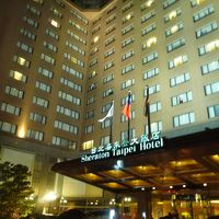 シェラトンホテルの夜・外観
