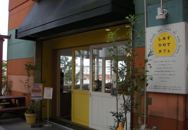 窓際の席からハーバーを眺めて「しみずひのでカフェ」～清水～