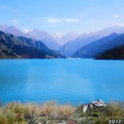 ここはスイス？モンゴルと中国ウィグルを隔てる山脈の美しい湖！