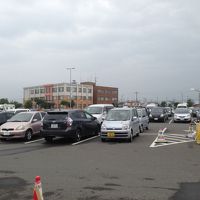 道の駅にあるため、駐車場は広くてとめやすいです