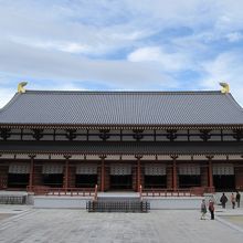 金堂より大きい大講堂