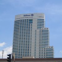 そびえ立つヒルトン