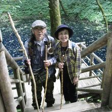 ガイドさんと家内です。