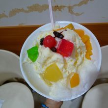 テイクアウトの「白熊ハンディ」