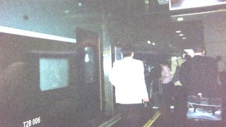 ものすごく並びます