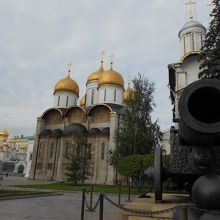 大砲の皇帝側から見たウスペンスキー大聖堂