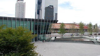 大阪駅前の広い空