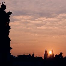 カレル橋から日の出を