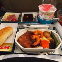 行きの機内食、カップヌードルはリクエストしました。