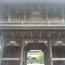 立派な山門でした。