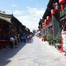 メインストリートの南大街。市楼の前後を貫くストリート