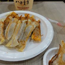 焼き餃子(キムチ味とカレー味),