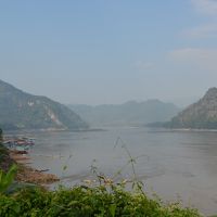 朝食テラス席からのメコン川