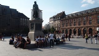 ストラスブール旧市街の中心の広場