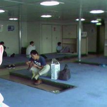 ２等船室は徐々に人が増え、床が埋まるほどの乗客でした。