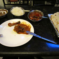 ホテル併設のレストランで食事。