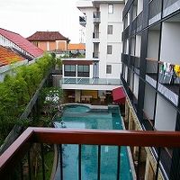 テラス。街中なので眺望はイマイチ