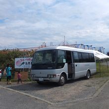 リゾナーレのバスと農園看板