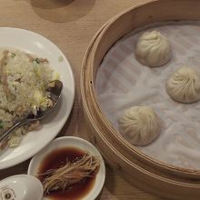 小籠包・豚肉チャーハン