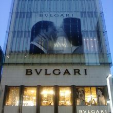 すいこまれそうな美しい建物。