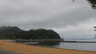 天気が悪くほとんど人がいない