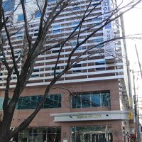 駅前の新しくて大きなホテル