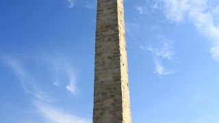 一番手前のオベリスク