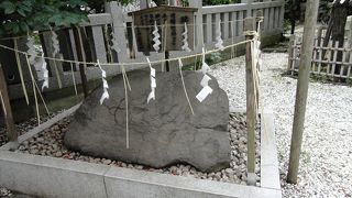 牛石を祀る神社です