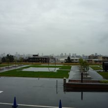 天気が悪かったのですが札幌市街が一望できます．