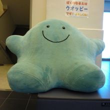 札幌市水道局のゆるキャラ「ウオッピー」．