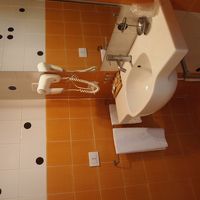 明るいバスルーム