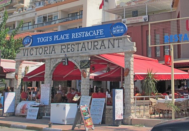 ギュウェルジン島にいちばん近いレストラン．味もわるくはない．