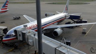 国際線の乗り継ぎはターミナルＤ内で