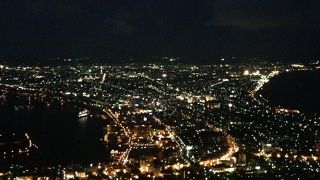 夜は観光客でいっぱい！