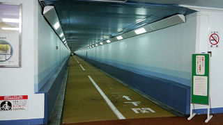 九州と本州を結ぶ無料の地下歩道