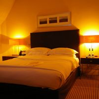 天井が斜めに迫ってきていて、ちょっと圧迫感あり