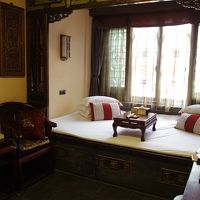 中国寝台のある部屋。