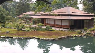 元は私設庭園の池なんだそうです