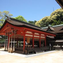 厳かで美しいお社