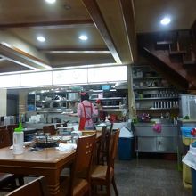 日本人観光客はもちろん、韓国人の団体さんも見かけました。