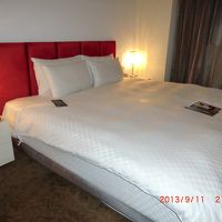 キングサイズ・ダブル。二人で寝ても手足が当たりません。