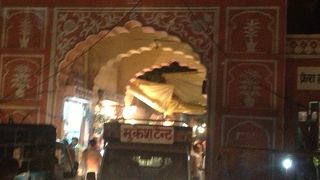 インド繁華街の入り口