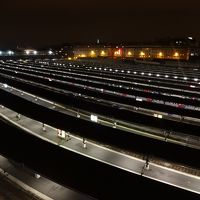 下が東駅、奥にポツンと飛び出てる明りがエッフェル塔